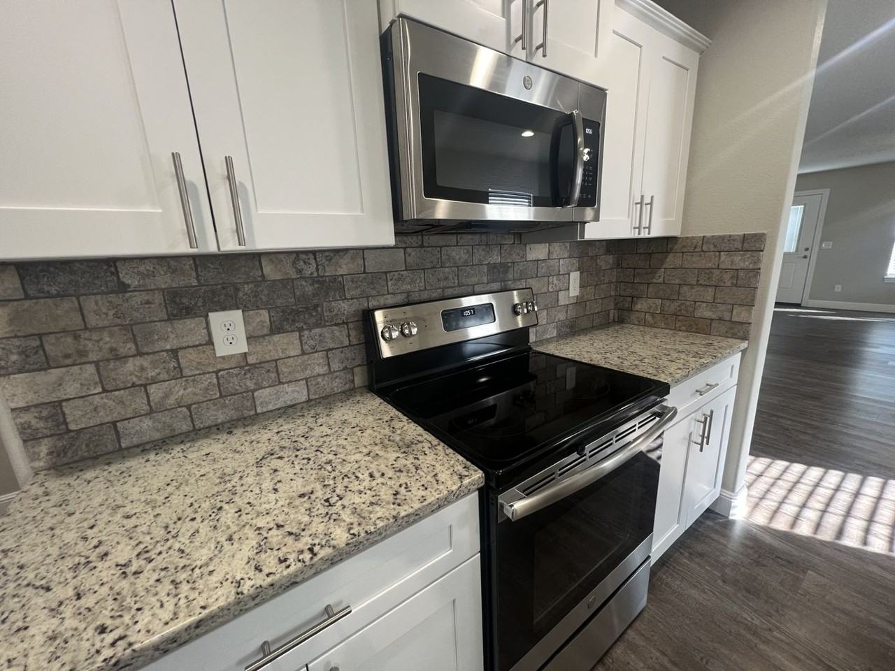 1827 Pennsylvania Ave - Photo 3 of 15