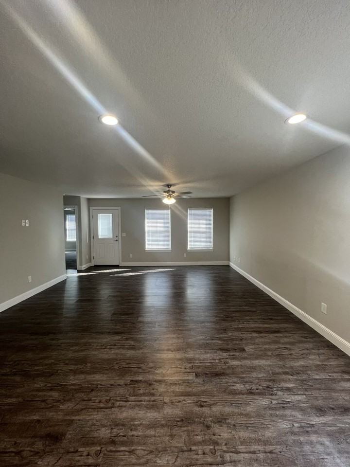 1827 Pennsylvania Ave - Photo 5 of 15