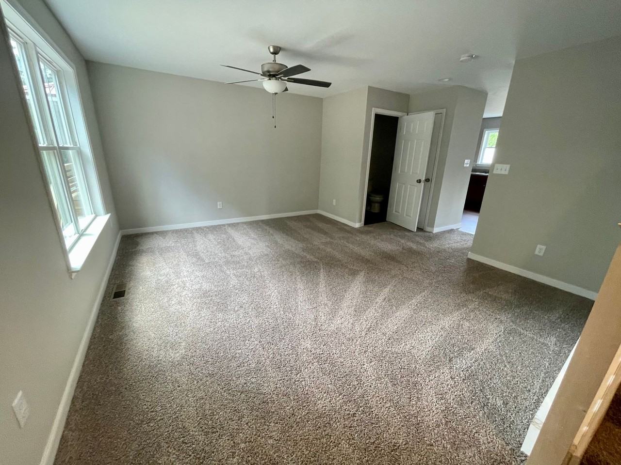 909 Maple St - Photo 2 of 11