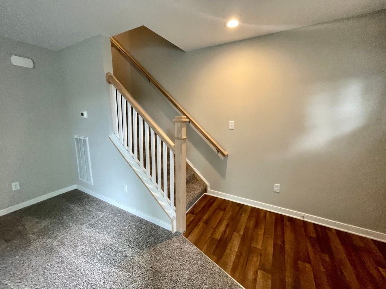 909 Maple St - Photo 3 of 11