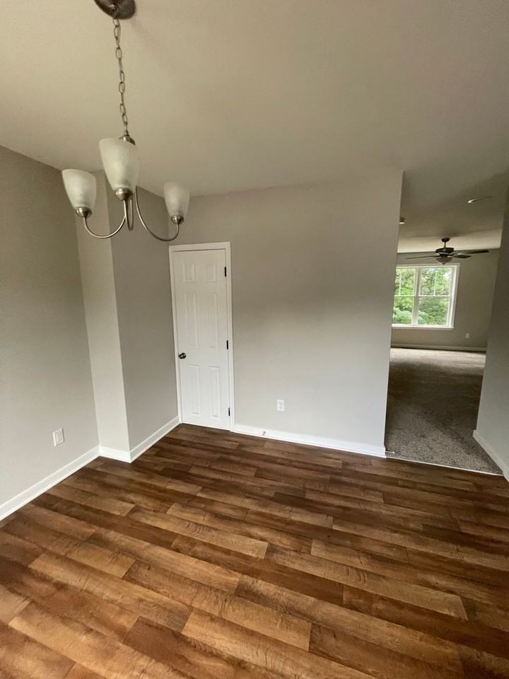 909 Maple St - Photo 4 of 11