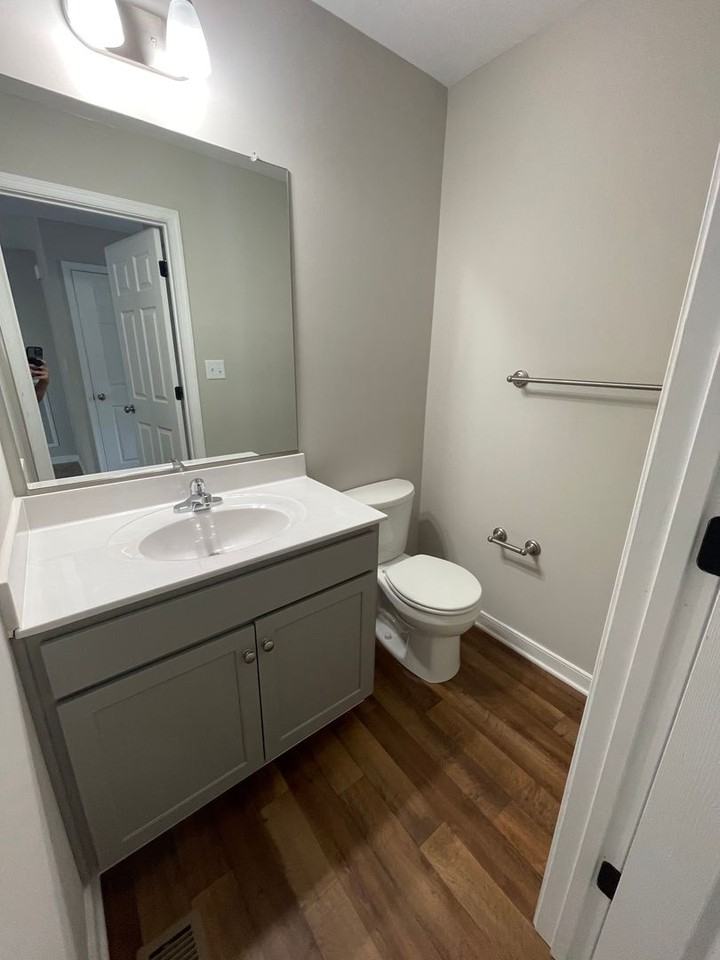 909 Maple St - Photo 5 of 11