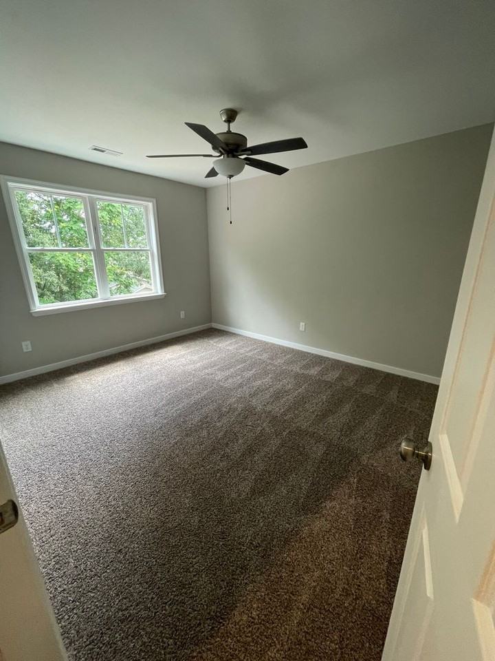 909 Maple St - Photo 6 of 11