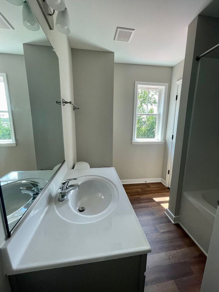 909 Maple St - Photo 7 of 11