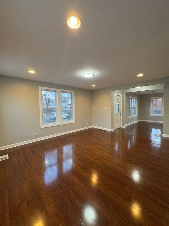 18320 Morris Ave - Photo 2 of 24
