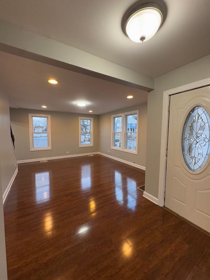 18320 Morris Ave - Photo 3 of 24