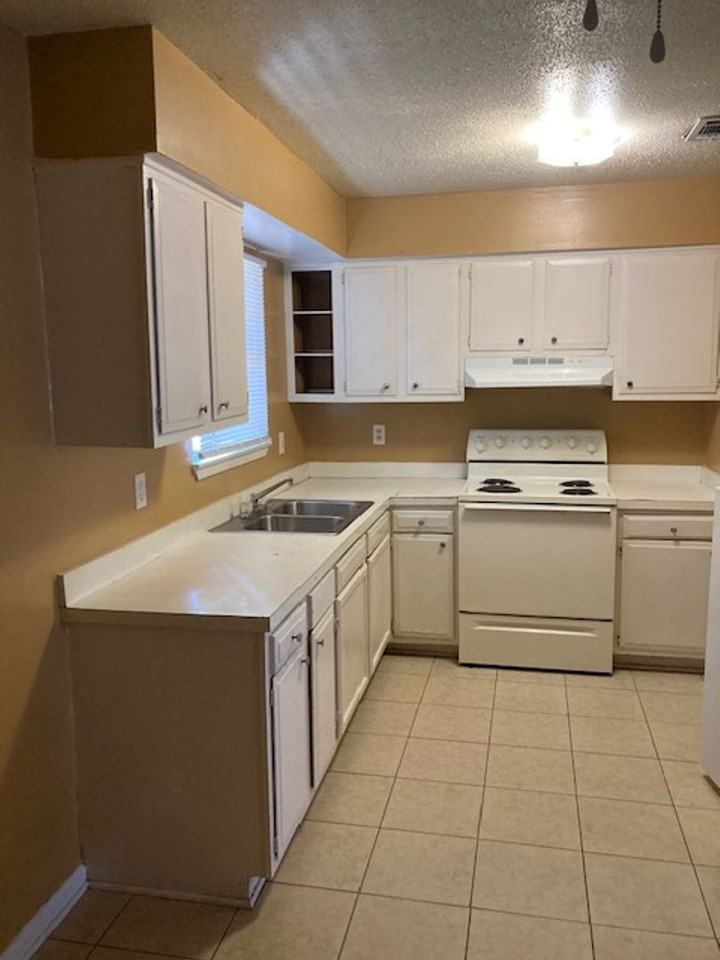 2606 W David Dr - Photo 4 of 11