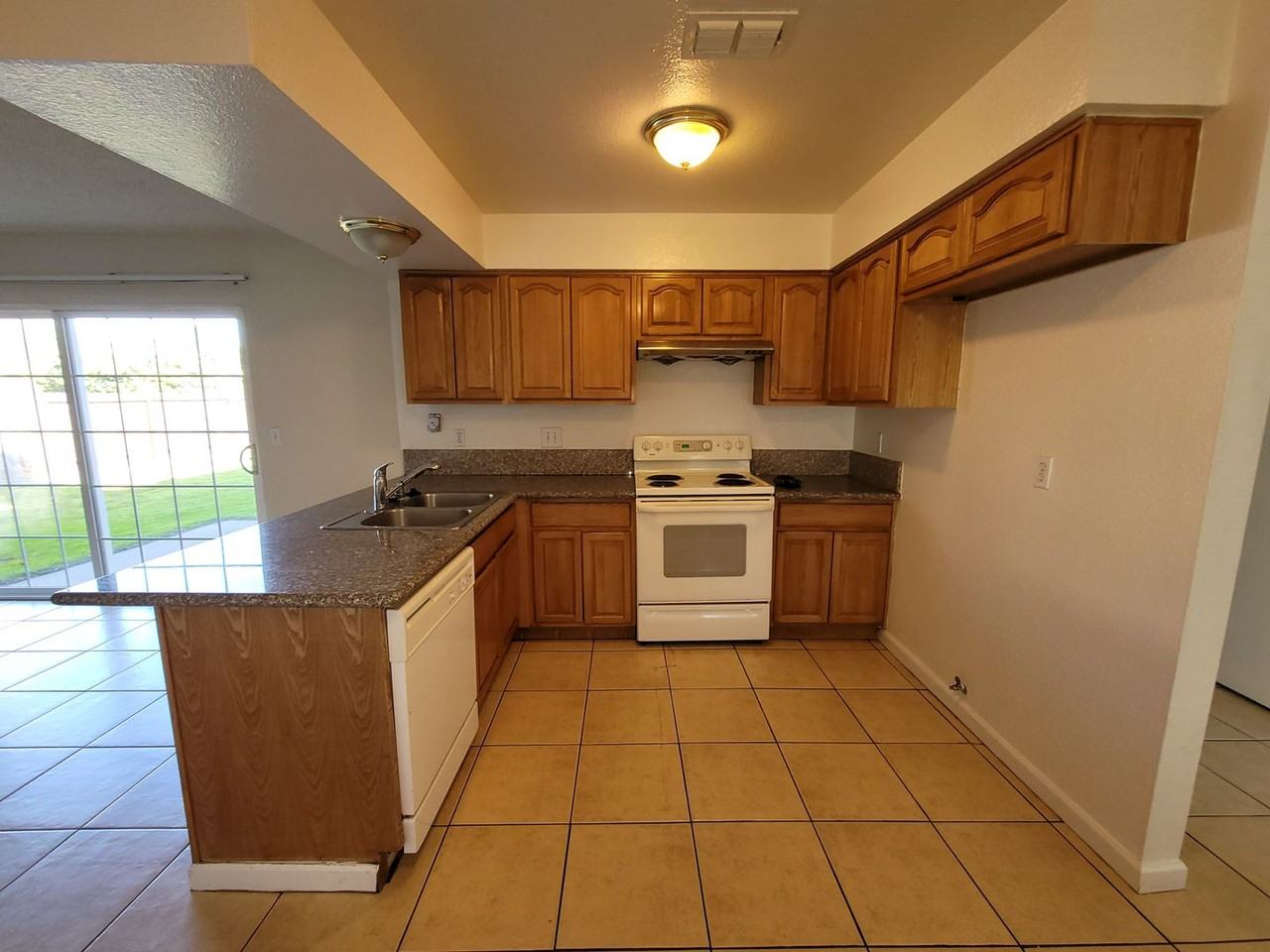 6 Saint Marie Cir - Photo 3 of 16