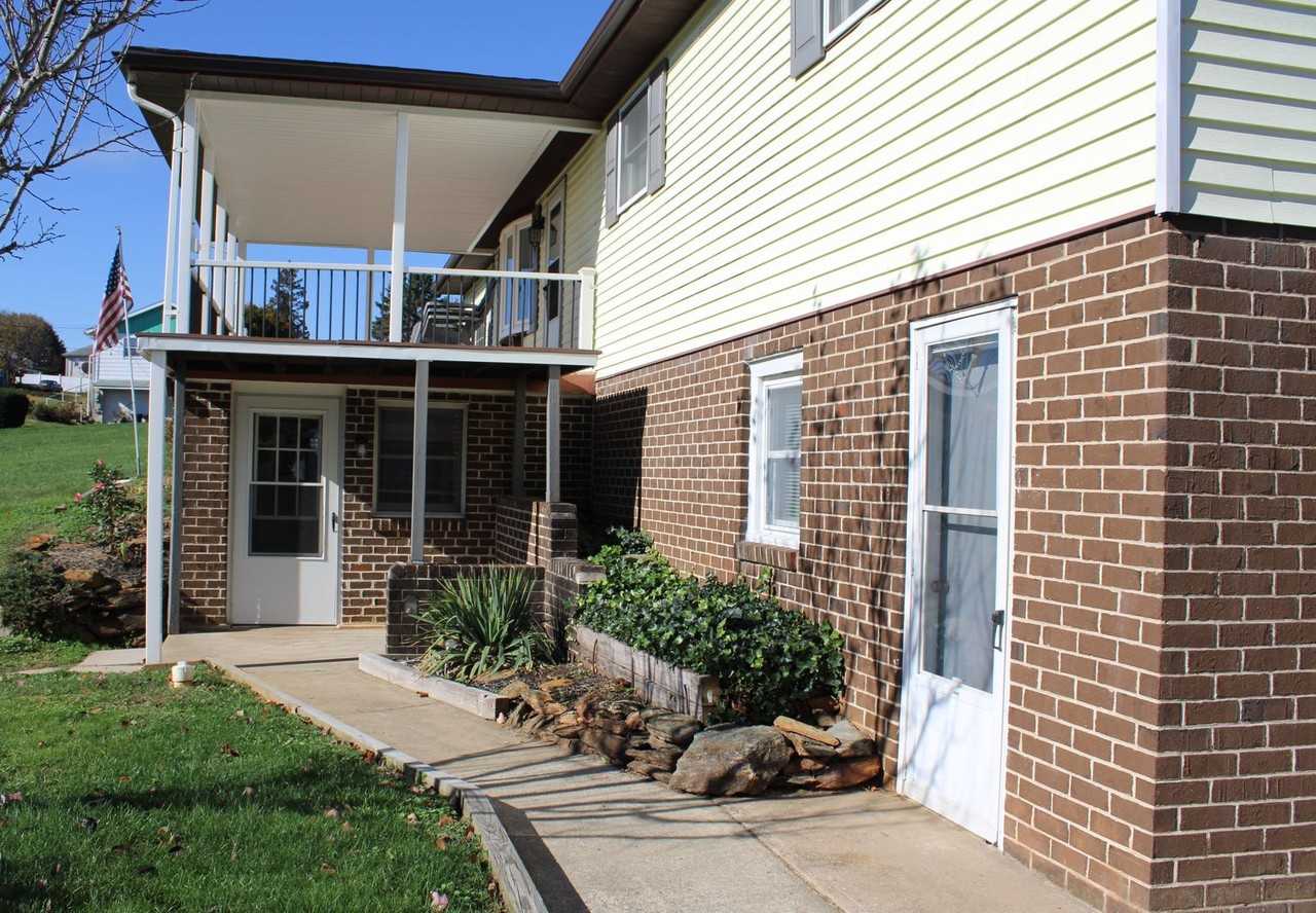 192 Boyd Rd - Photo 2 of 14