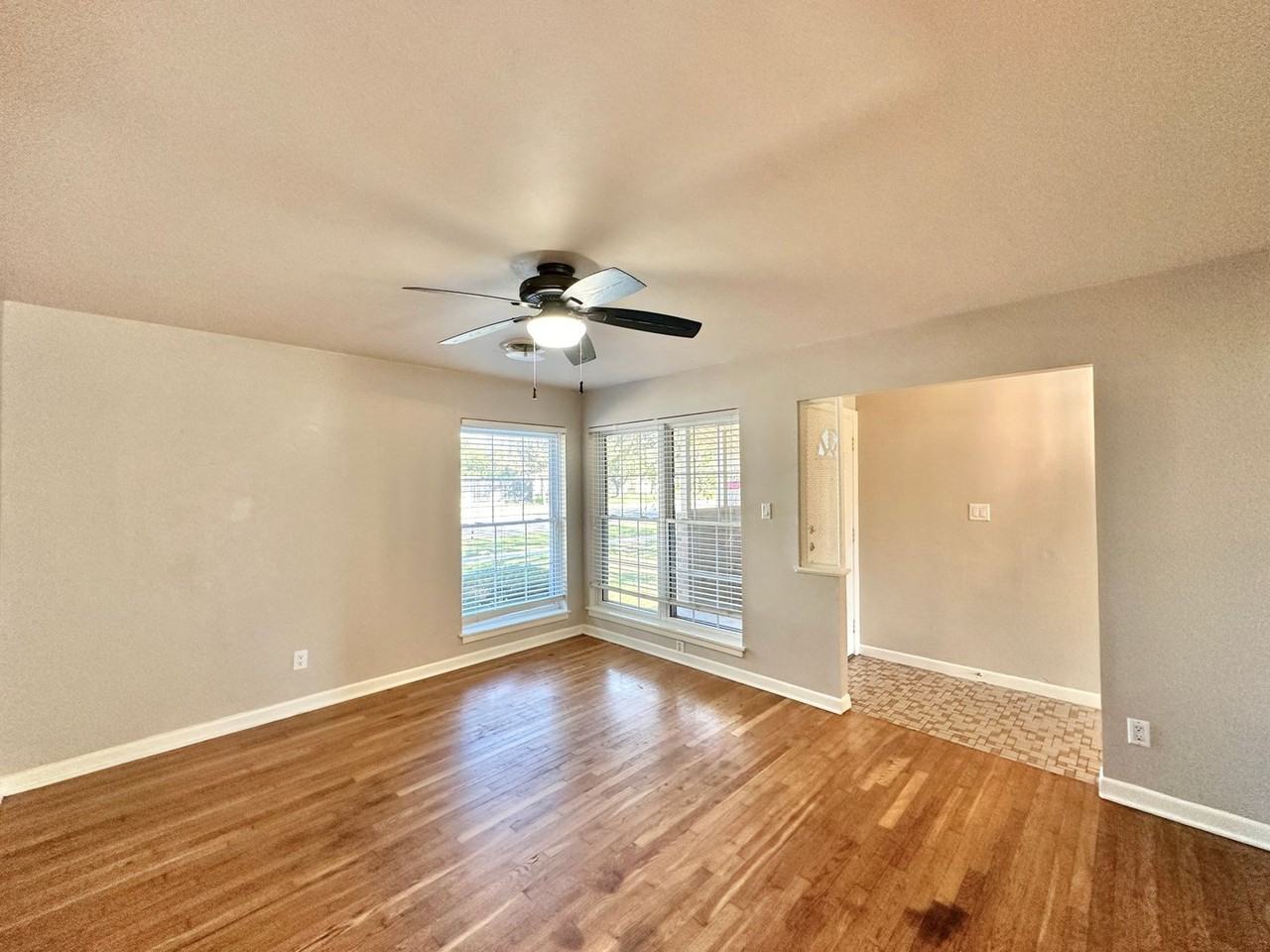 802 E Jasper Dr - Photo 4 of 28