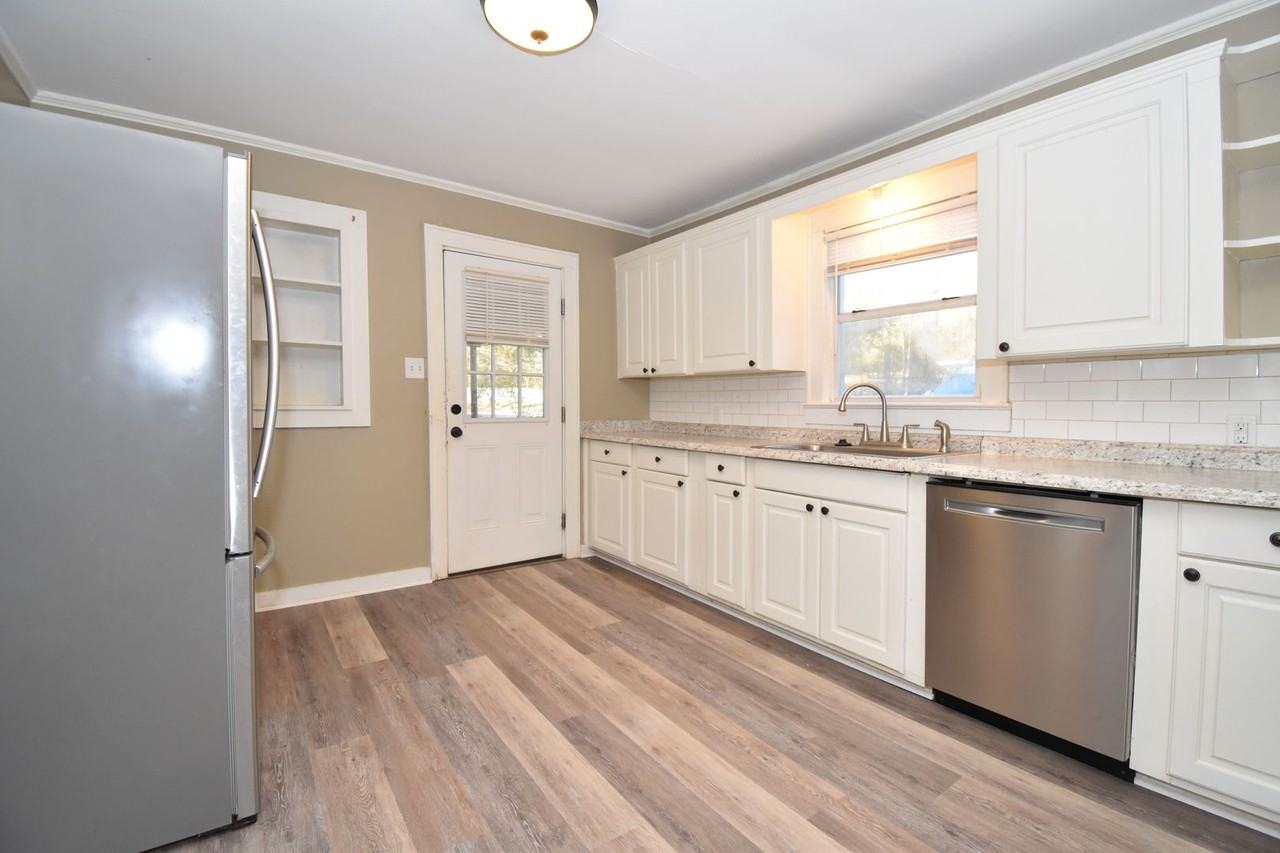 1521 Cooktown Rd - Photo 7 of 14