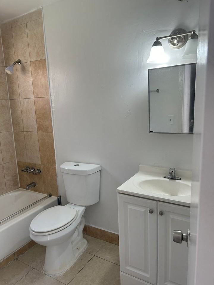 14002 Ne 2nd Ct - Photo 2 of 5