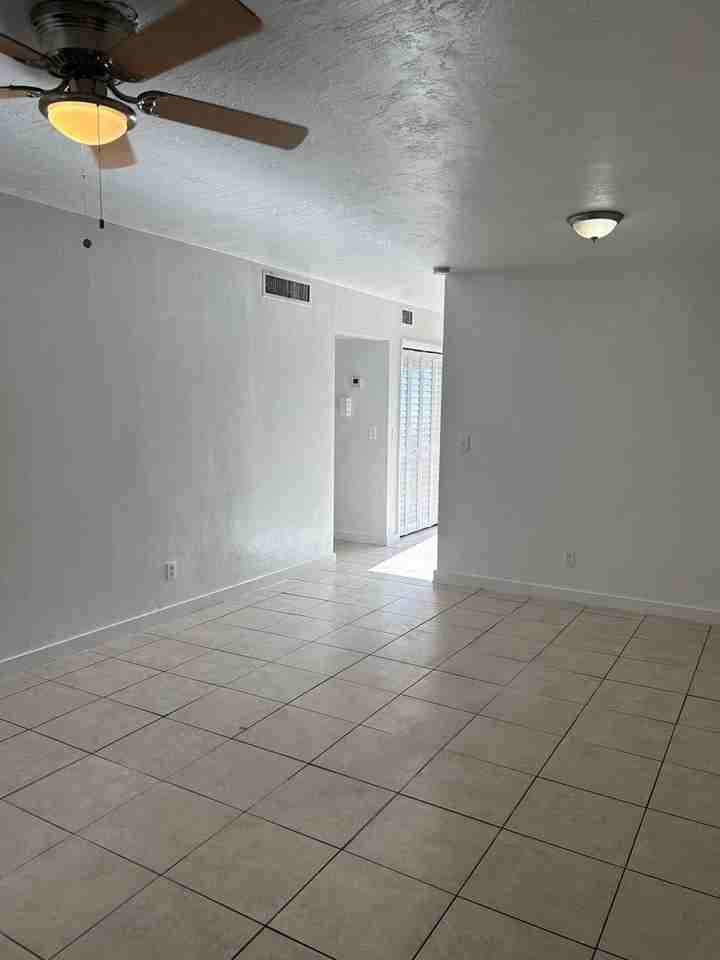 14002 Ne 2nd Ct - Photo 4 of 5