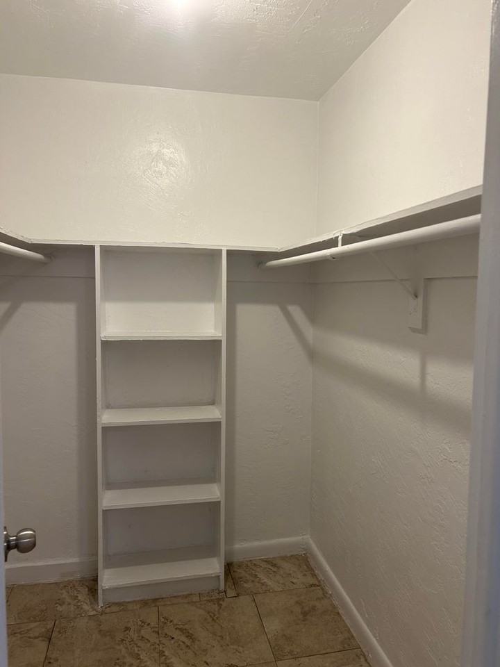 14002 Ne 2nd Ct - Photo 3 of 5
