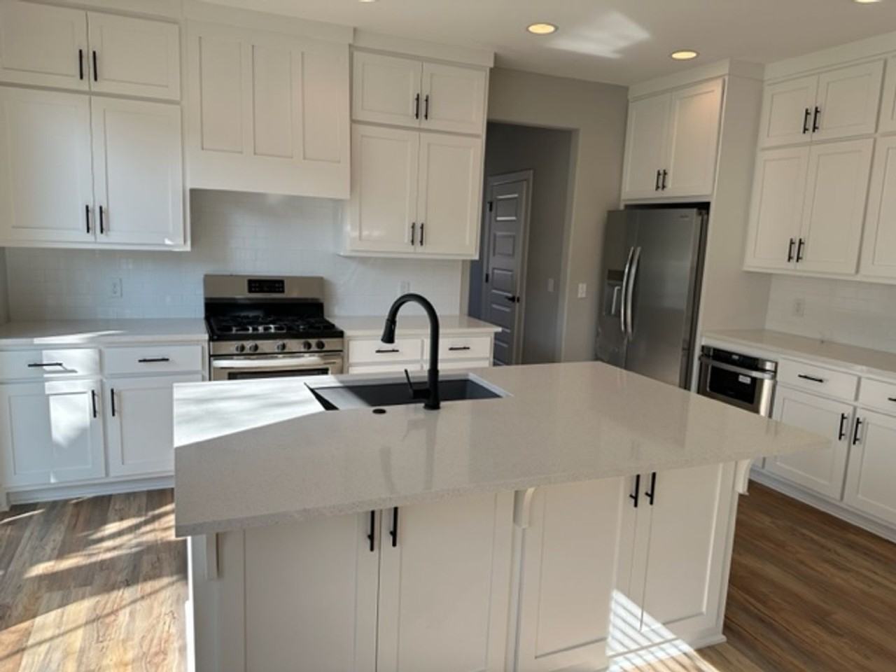 122 E Spring St - Photo 2 of 14