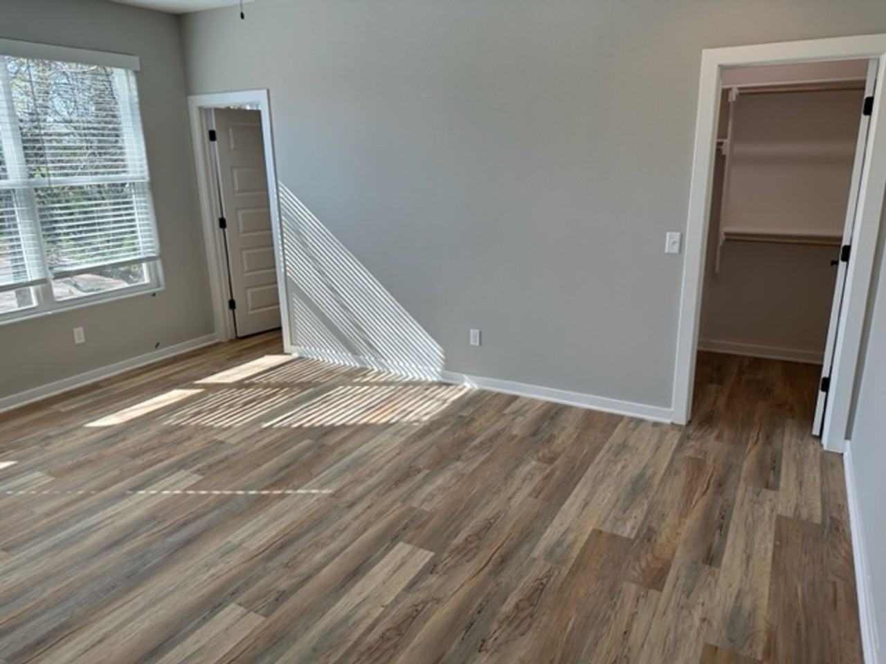 122 E Spring St - Photo 4 of 14