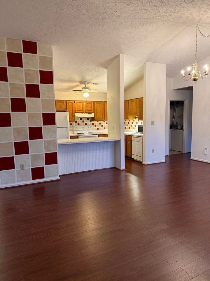 2153 Wainwright Ct #2B - Photo 6 of 14