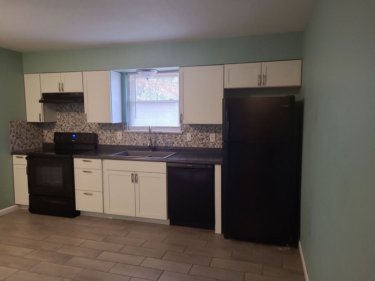 925 Ely Rd - Photo 4 of 11