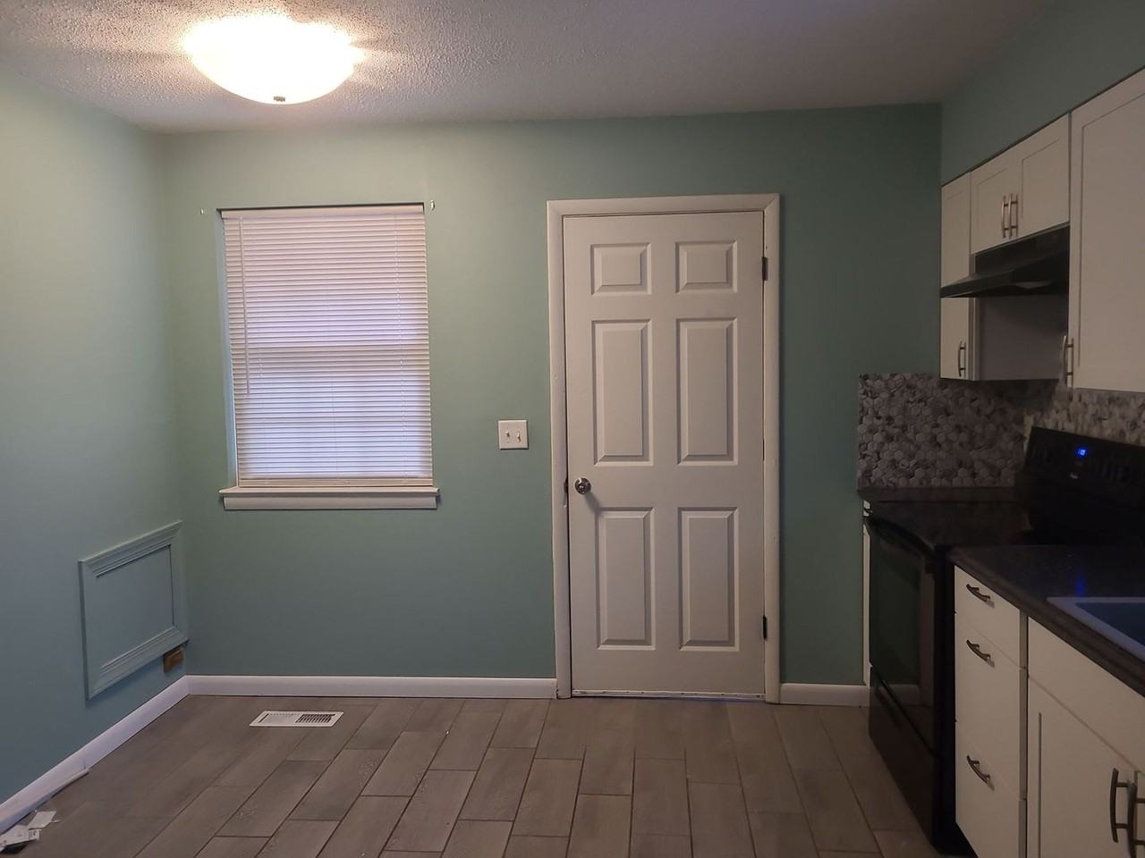 925 Ely Rd - Photo 5 of 11