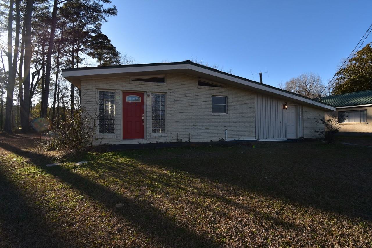 5086 Highway 167 - Photo 2 of 18