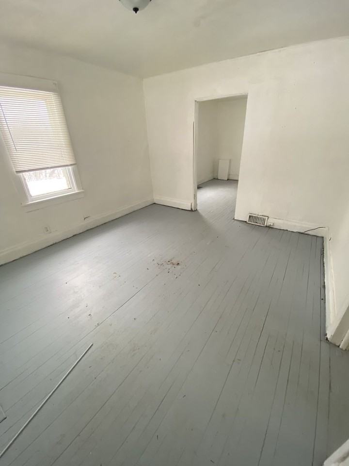 1701 Maple St - Photo 4 of 7