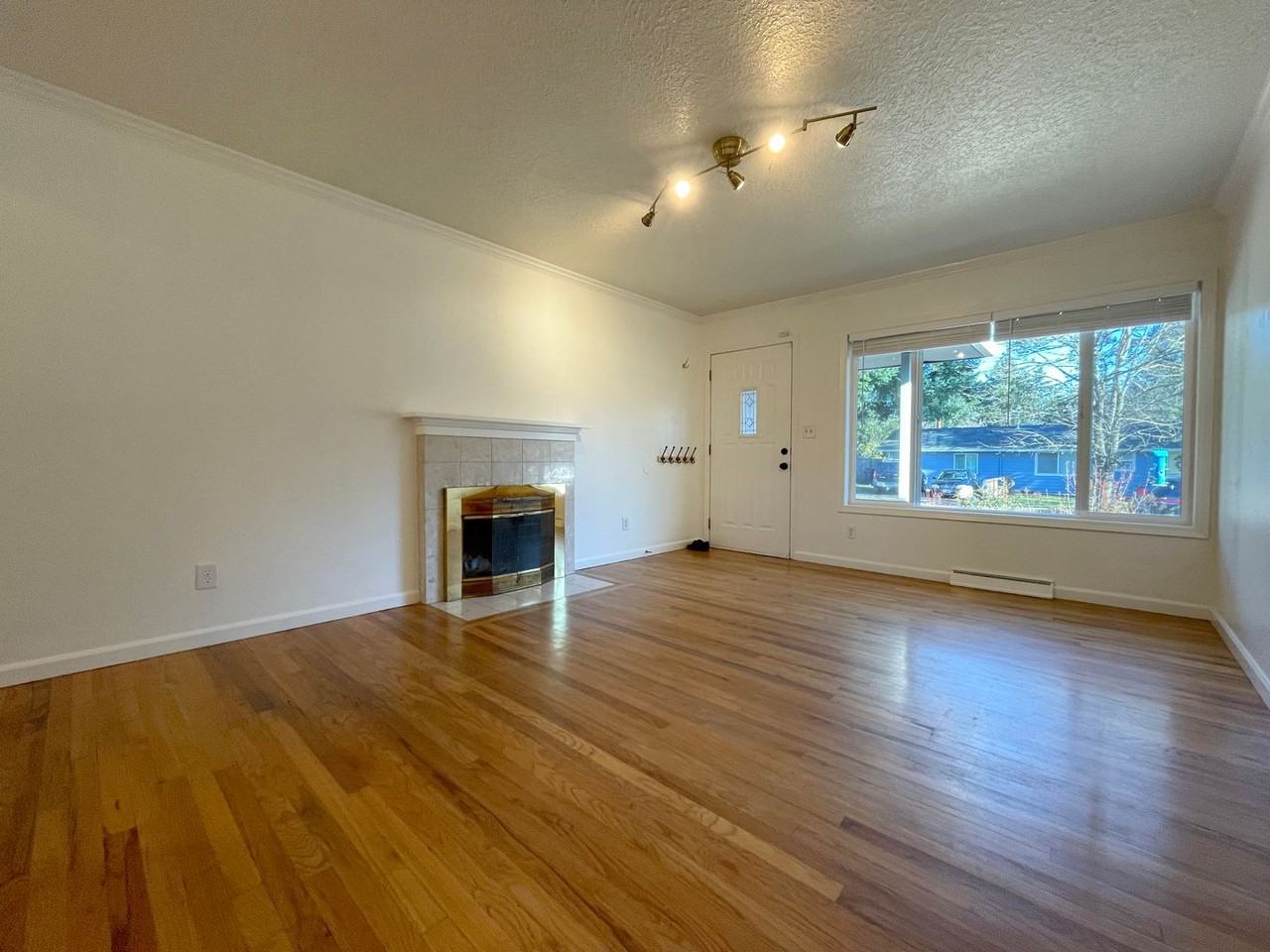 3843 Se 102nd Ave - Photo 2 of 24