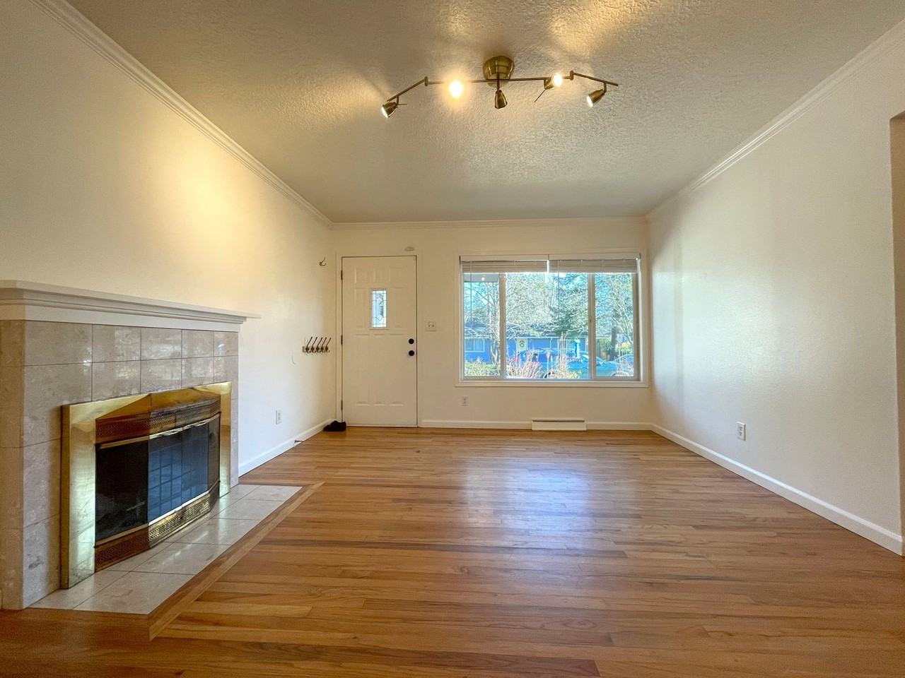 3843 Se 102nd Ave - Photo 3 of 24