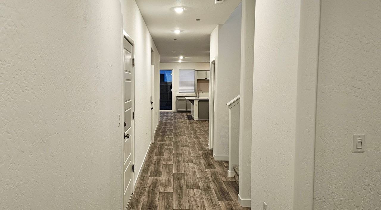 4269 Bellaire Ave - Photo 3 of 24