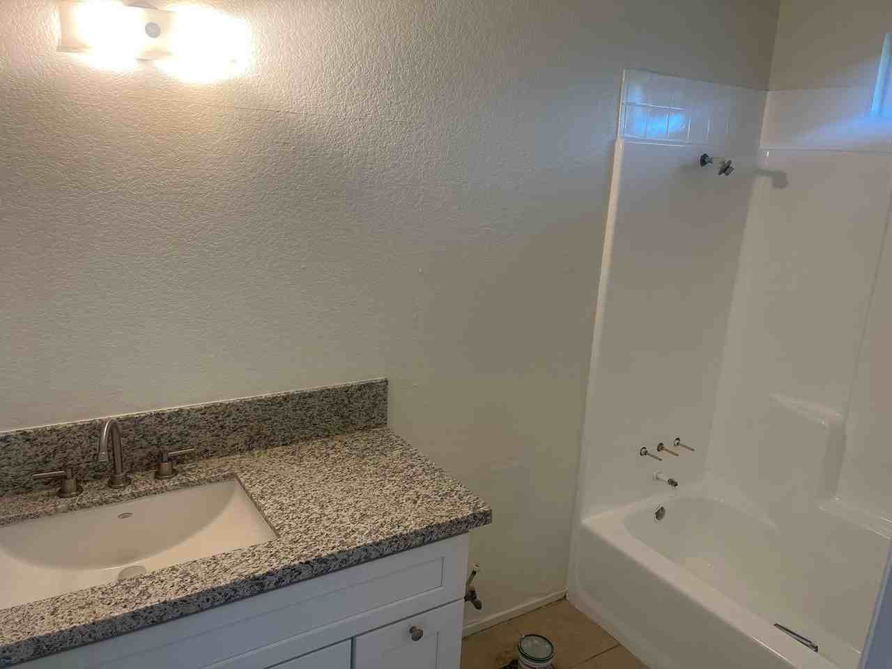 929 Lewis Ct - Photo 2 of 7