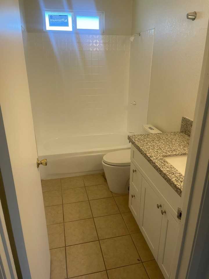 929 Lewis Ct - Photo 3 of 7