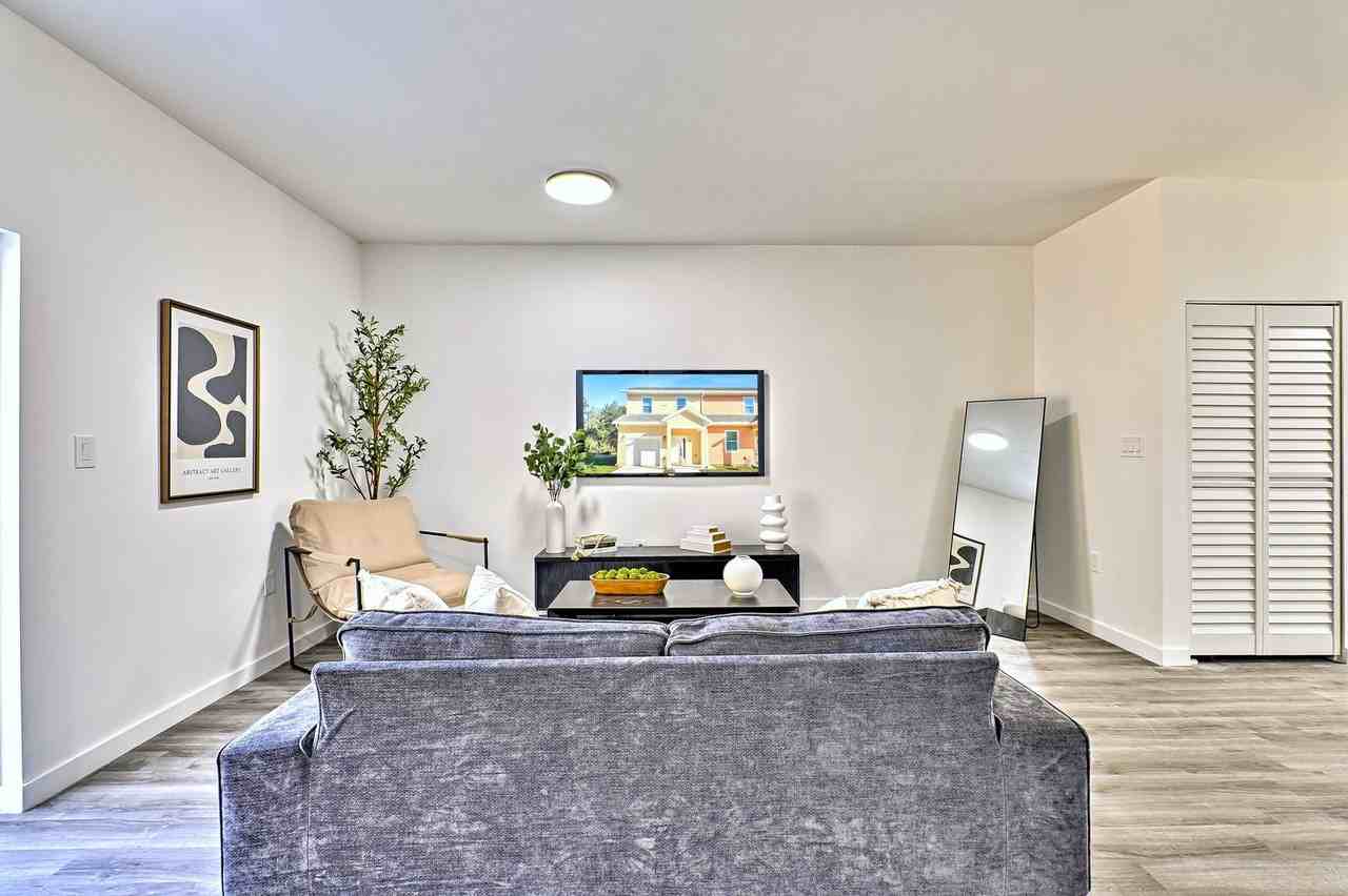 1607 Nw 29th Rd - Photo 2 of 23