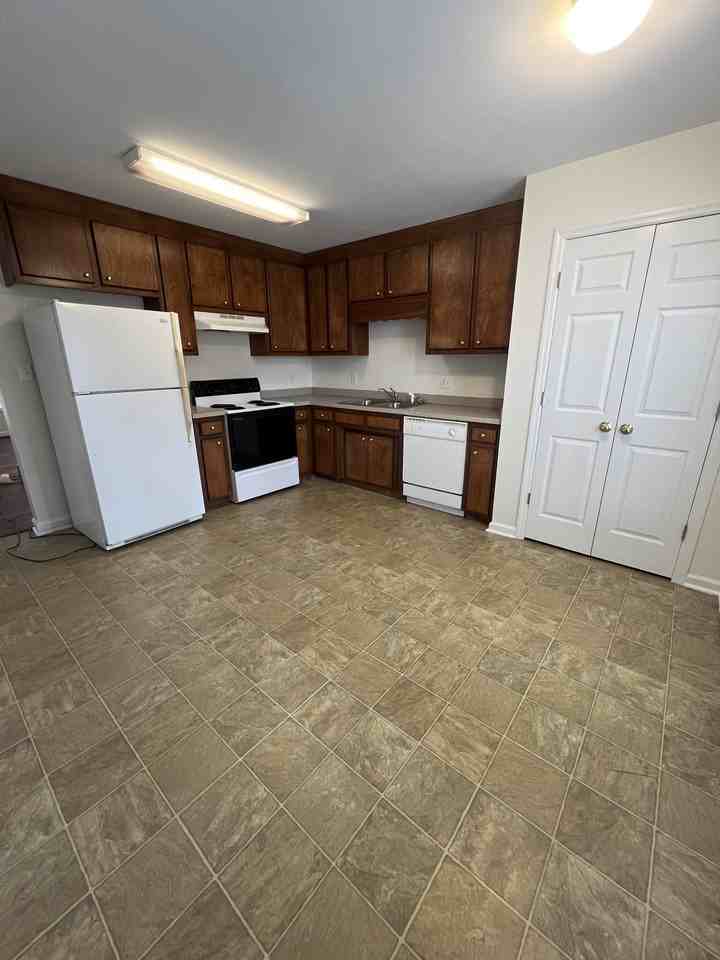 418 Marshbanks Avenue - Photo 3 of 17