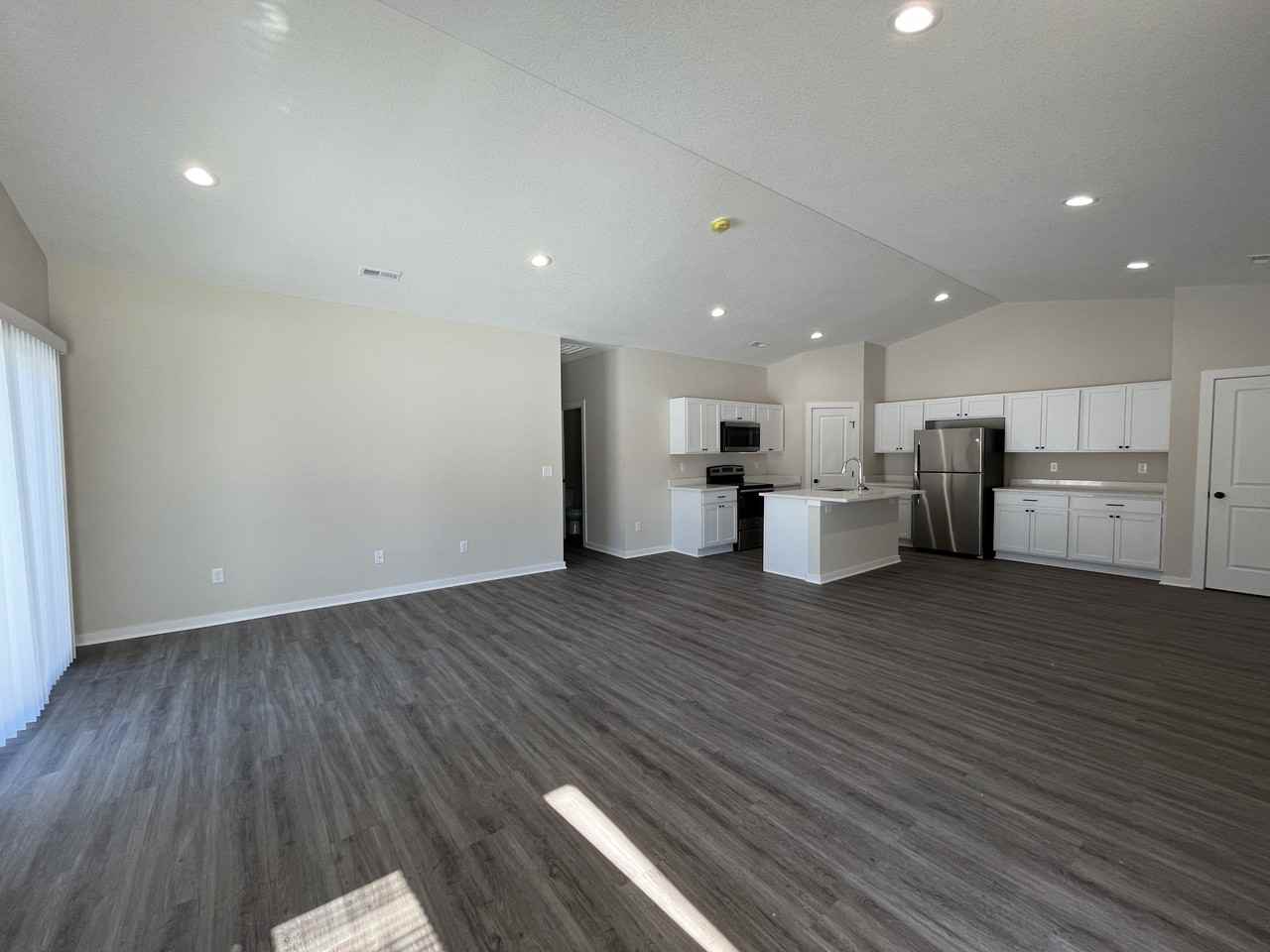 3304 West 9th Street North - Photo 3 of 12