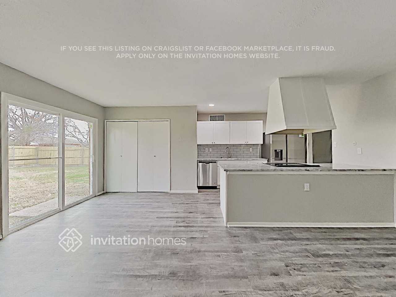 10214 Deer Hollow Dr - Photo 4 of 18