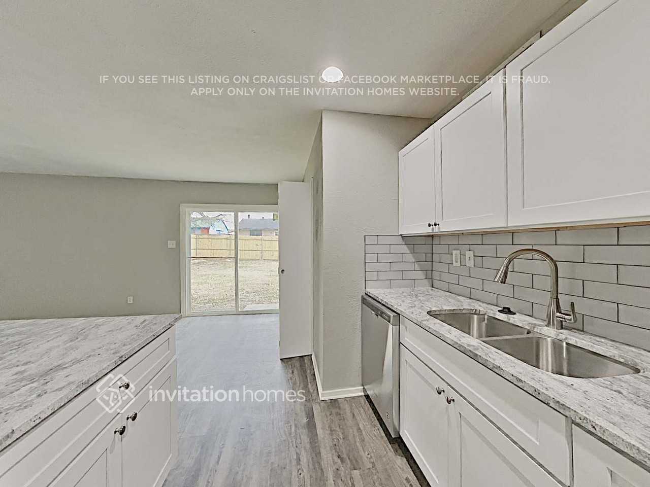 10214 Deer Hollow Dr - Photo 5 of 18