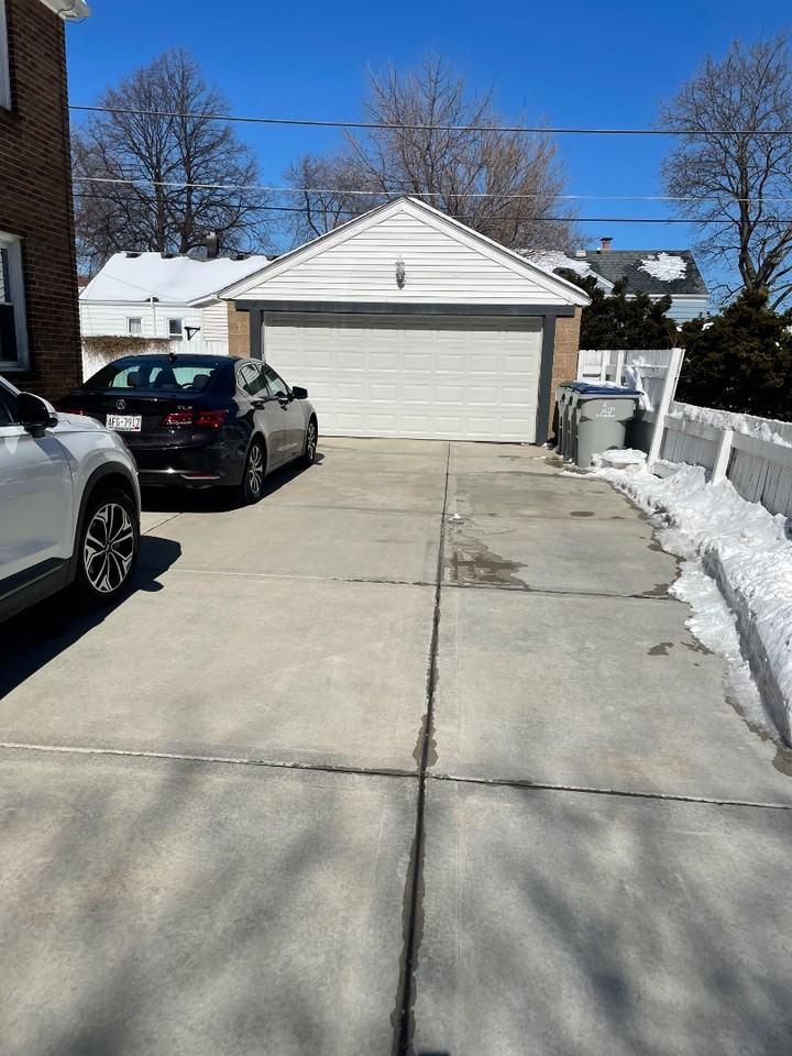 324 East Oklahoma Avenue - Photo 3 of 3