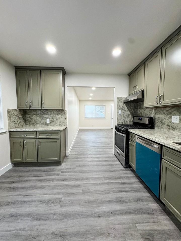 333 Dumont Ave #1 - Photo 4 of 12
