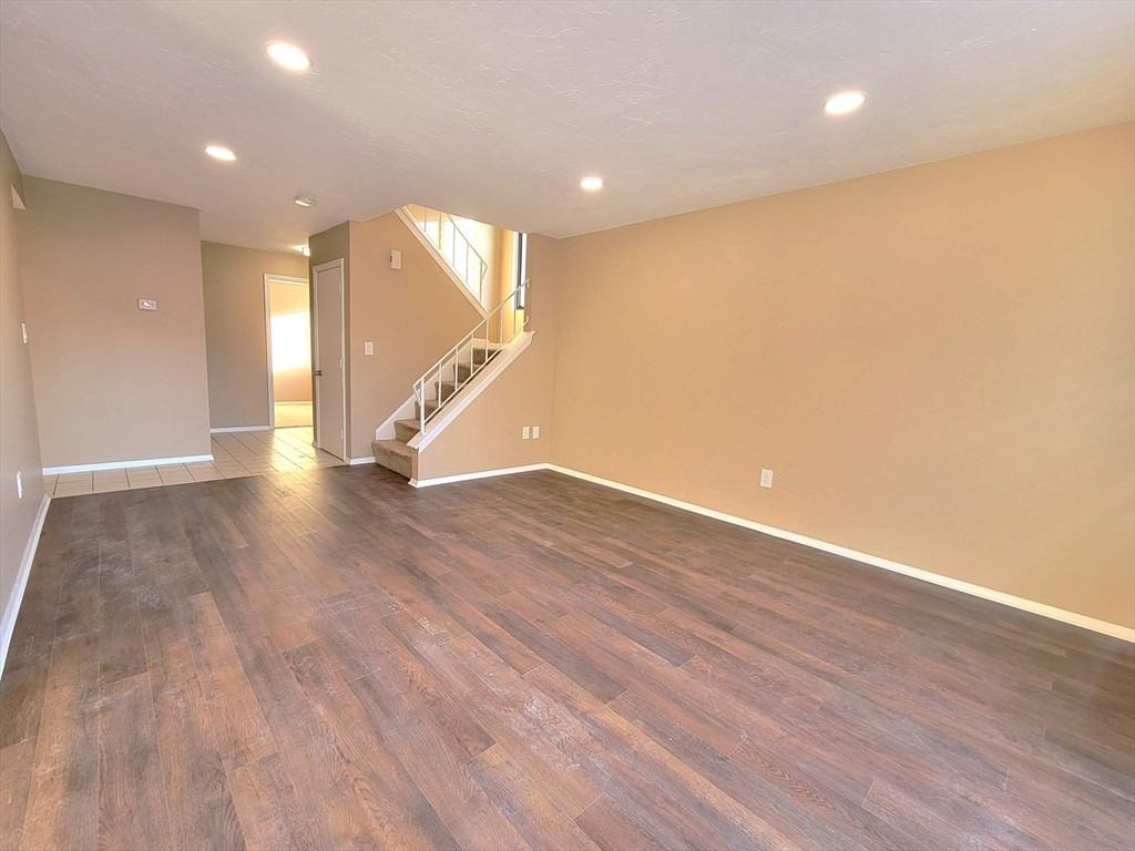 17 Elderwood Dr #17 - Photo 3 of 16