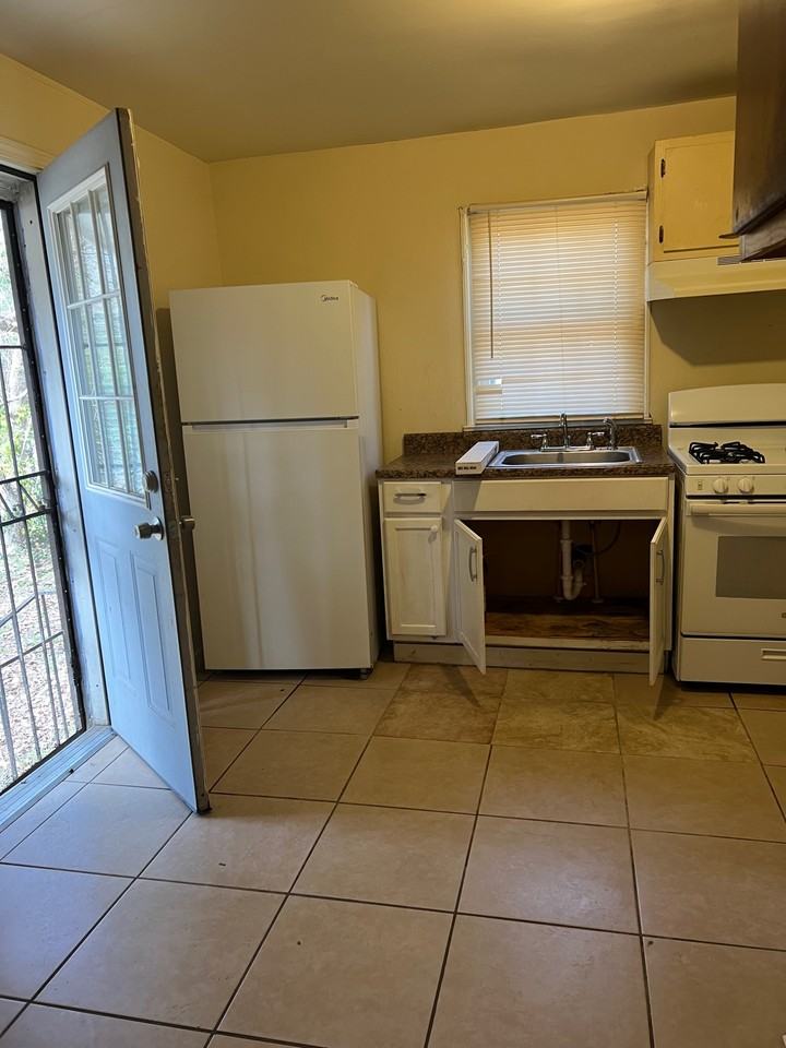 2203 Tiger Flowers Dr Nw #NA - Photo 4 of 7