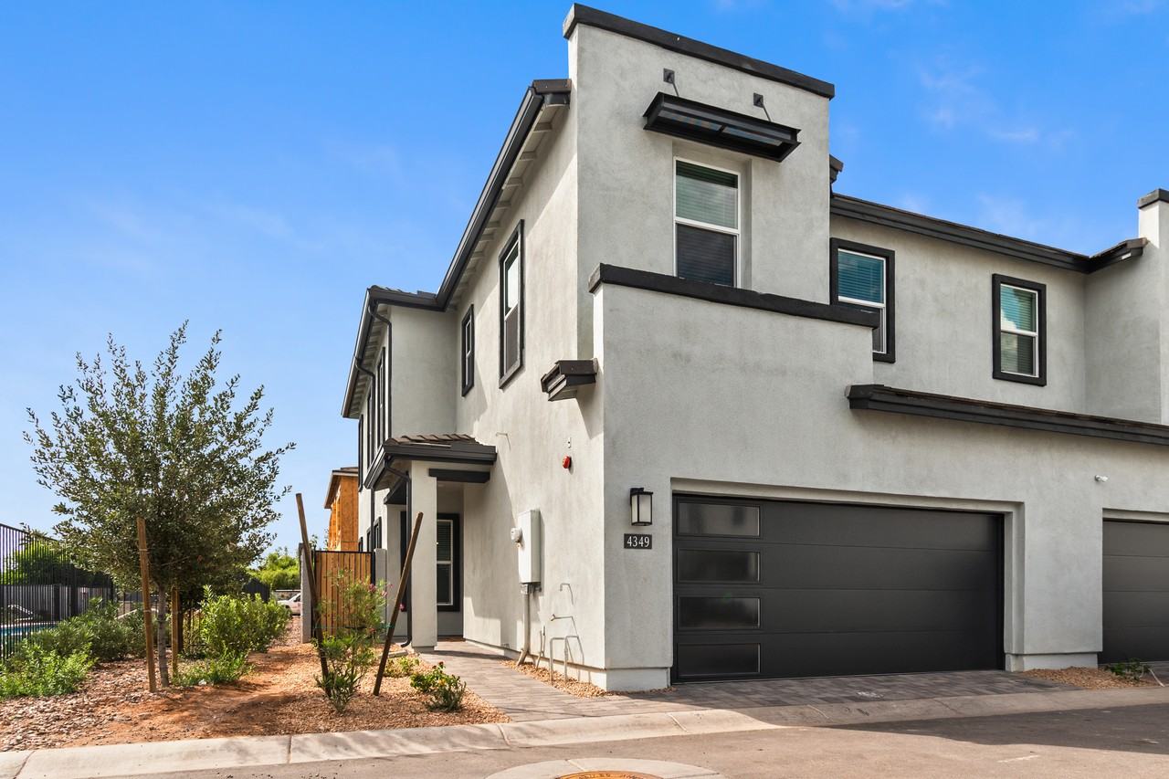 4349 E Berkeley Rd - Photo 2 of 35