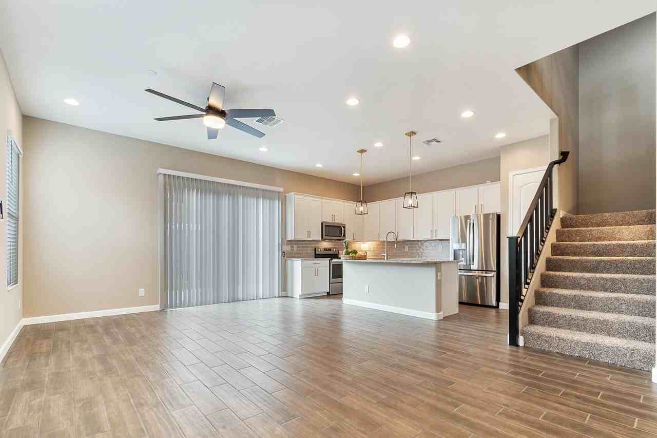 4349 E Berkeley Rd - Photo 7 of 35