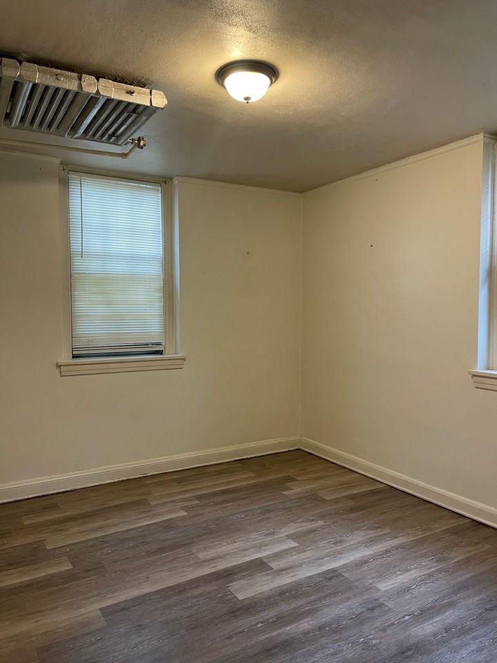 813 University Ave SE - Photo 6 of 25