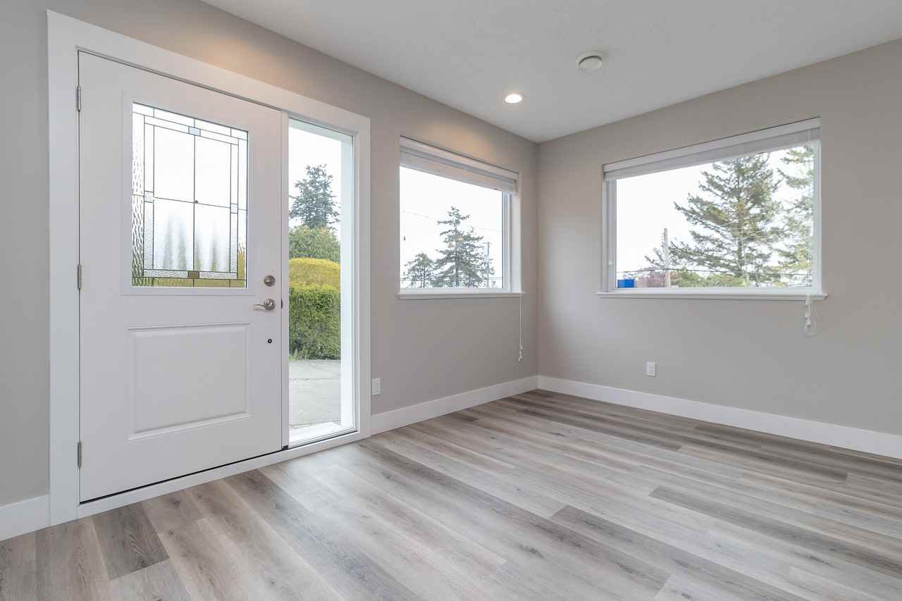 4932 Cordova Bay Rd - Photo 2 of 28