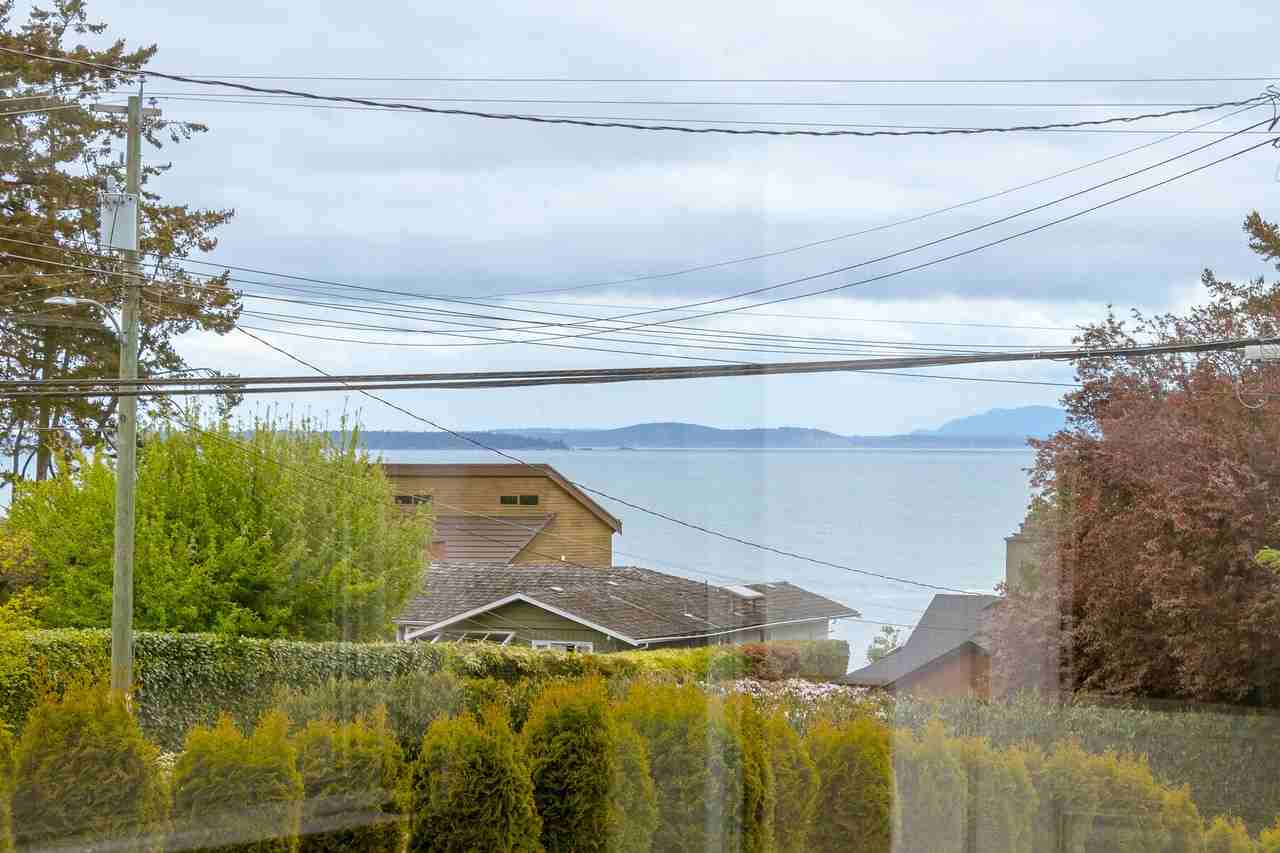 4932 Cordova Bay Rd - Photo 3 of 28