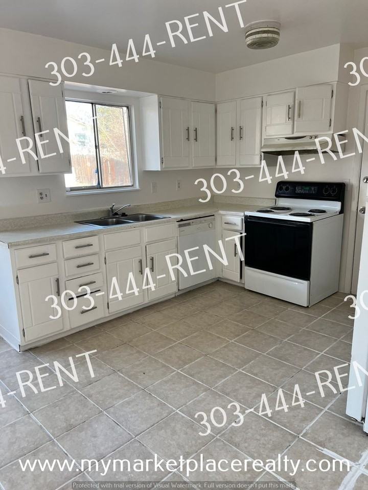 16635 E Pacific Dr - Photo 2 of 7