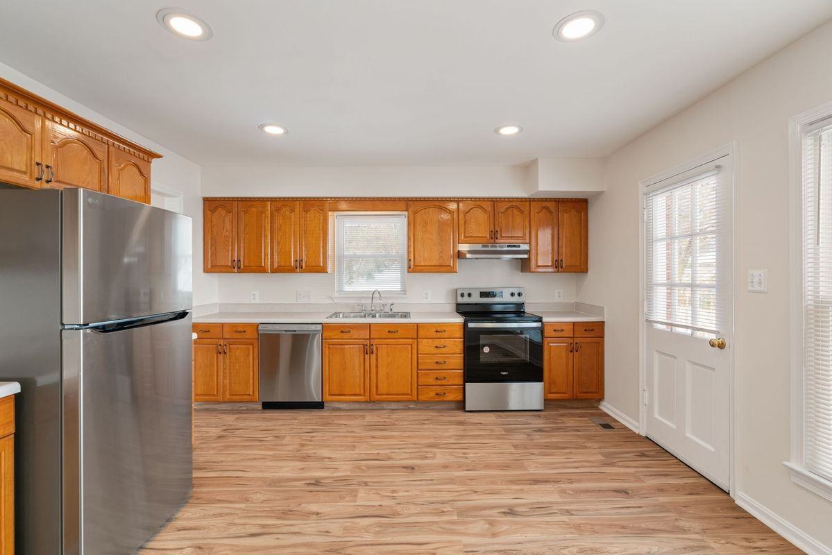 4355 Lorcom Ln - Photo 3 of 17