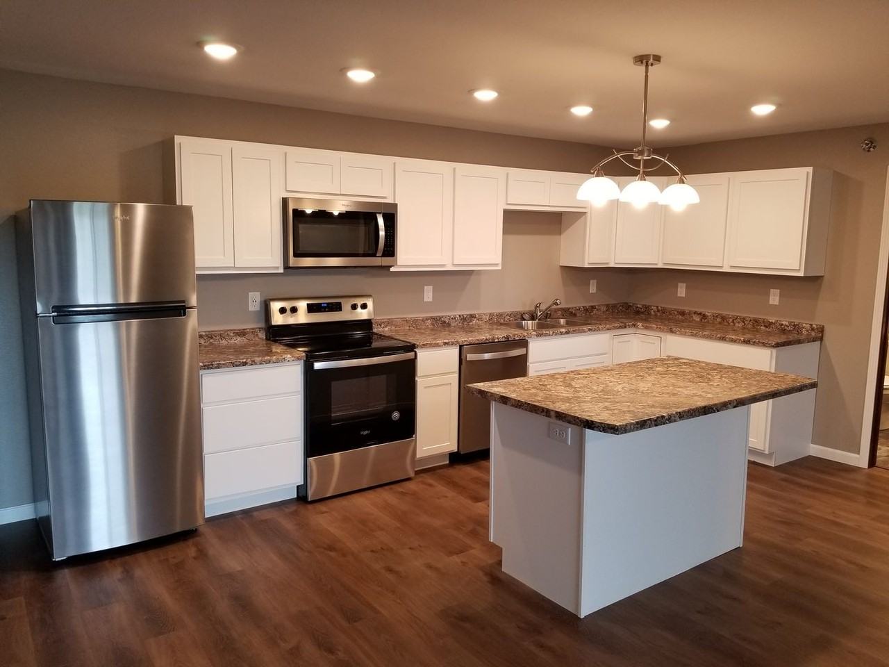 Edgeview Apartments - Photo 5 of 35