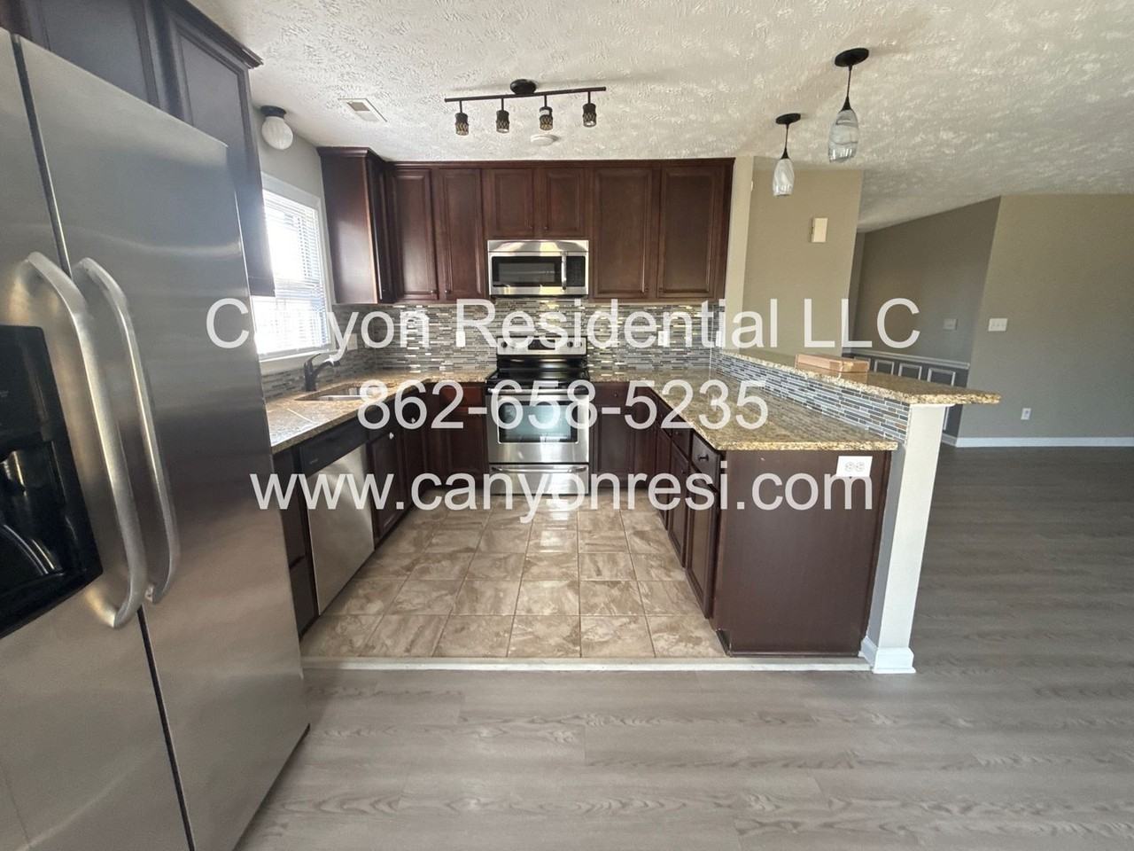 207 Sparrow Dr - Photo 3 of 16
