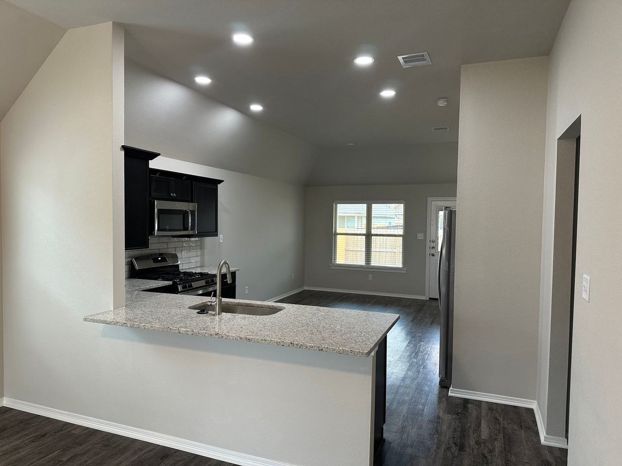 1211 Highgarden Dr - Photo 3 of 28