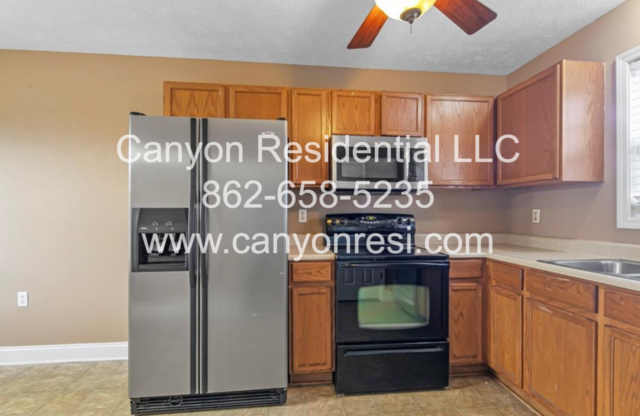 141 Kendall Ct - Photo 3 of 10